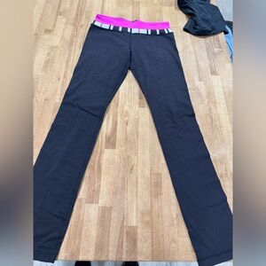 Black and Pink lululemon leggings